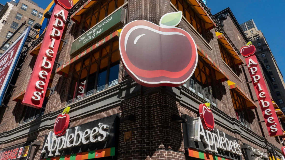 Applebee's Bets on Romance with All-You-Can-Eat Date Night Subscription