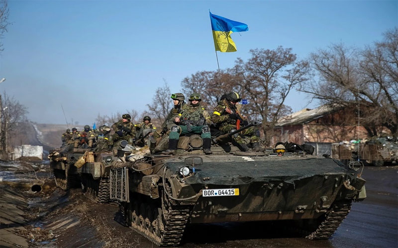 How did the West miss the opportunity to help Ukraine defeat Russia?