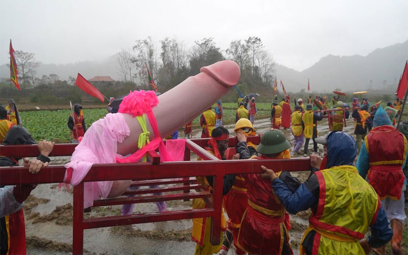 Boys and girls were embarrassed when watching the "PENIS" procession festival in Lang Son, Vietnam