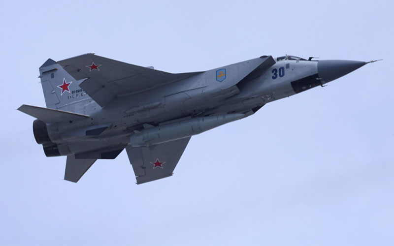 Russia sent fighter jets to block American bombers at sea